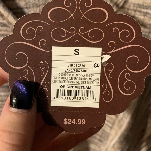 BRAND NEW Sweater - Picture 2 of 3